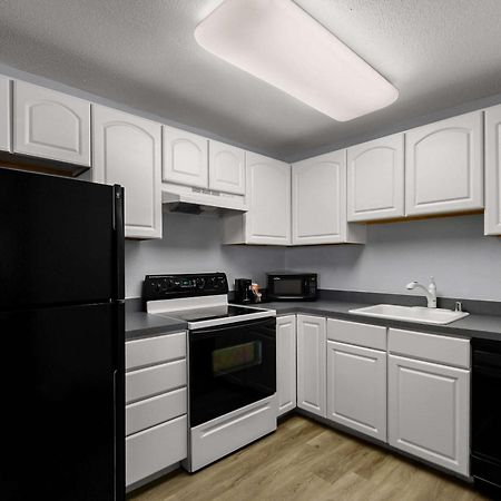 Clarion Inn Falls Church-Arlington Экстерьер фото