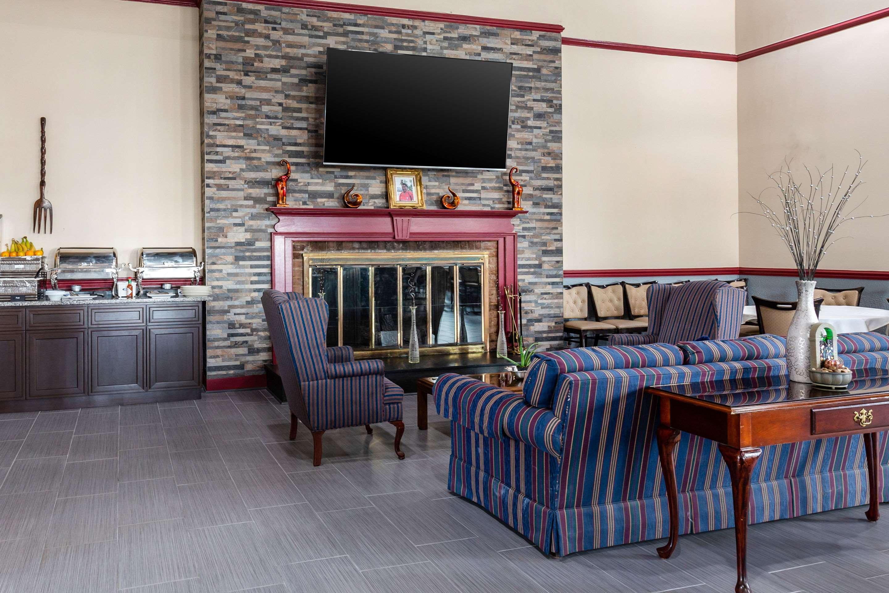 Clarion Inn Falls Church-Arlington Экстерьер фото