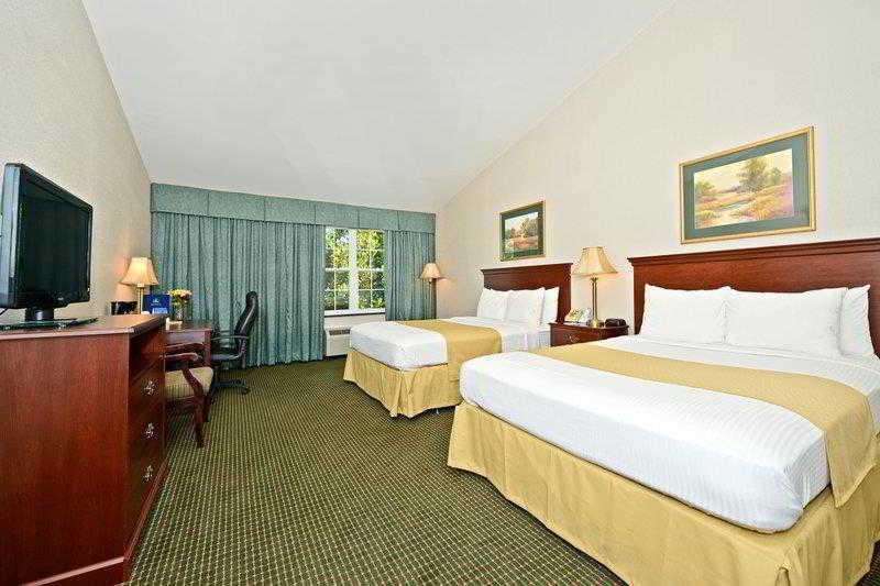 Clarion Inn Falls Church-Arlington Экстерьер фото