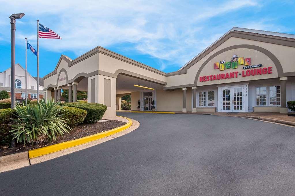 Clarion Inn Falls Church-Arlington Экстерьер фото