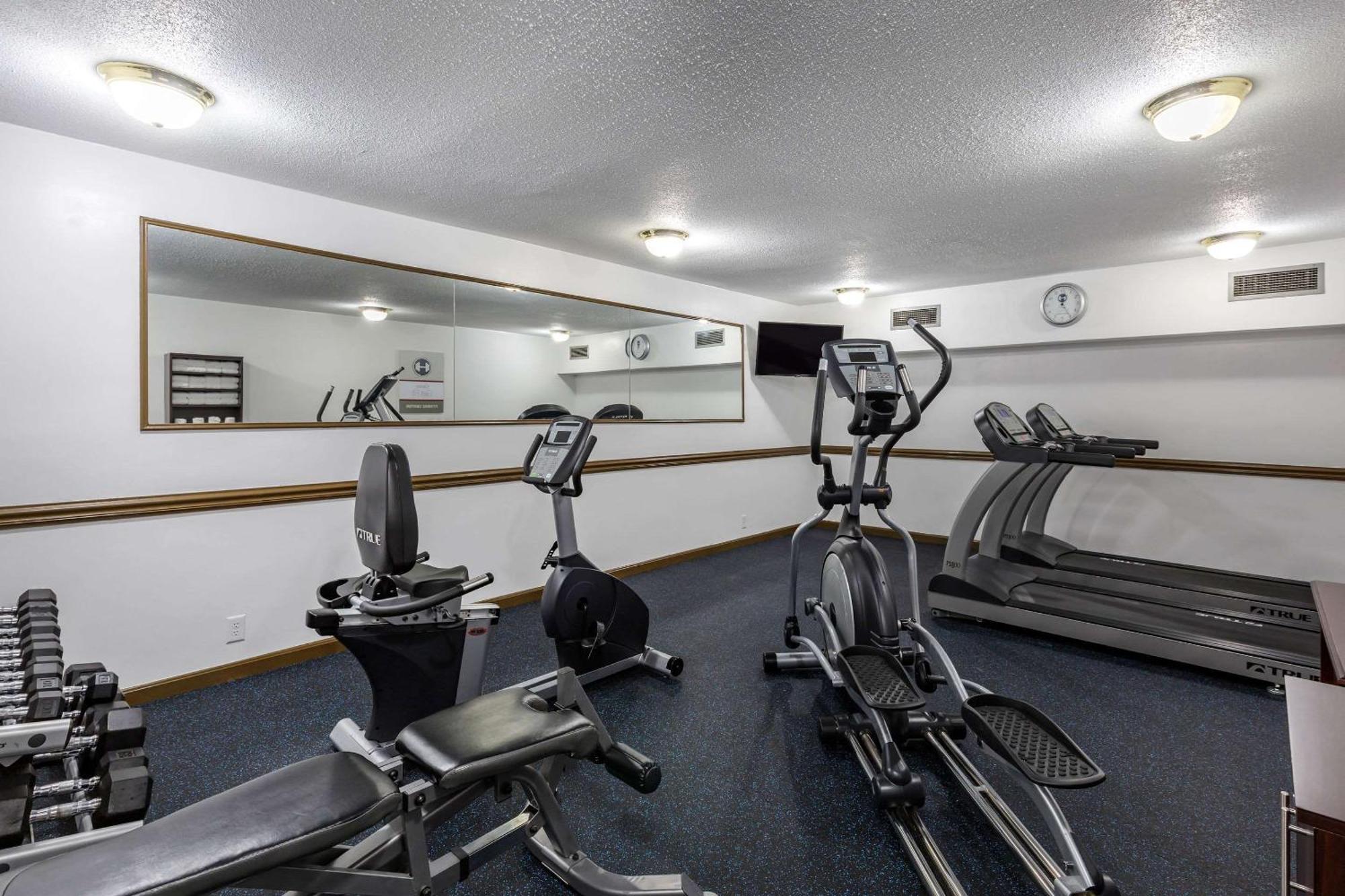 Clarion Inn Falls Church-Arlington Экстерьер фото