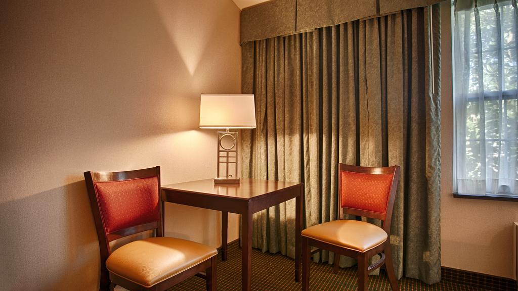 Clarion Inn Falls Church-Arlington Экстерьер фото