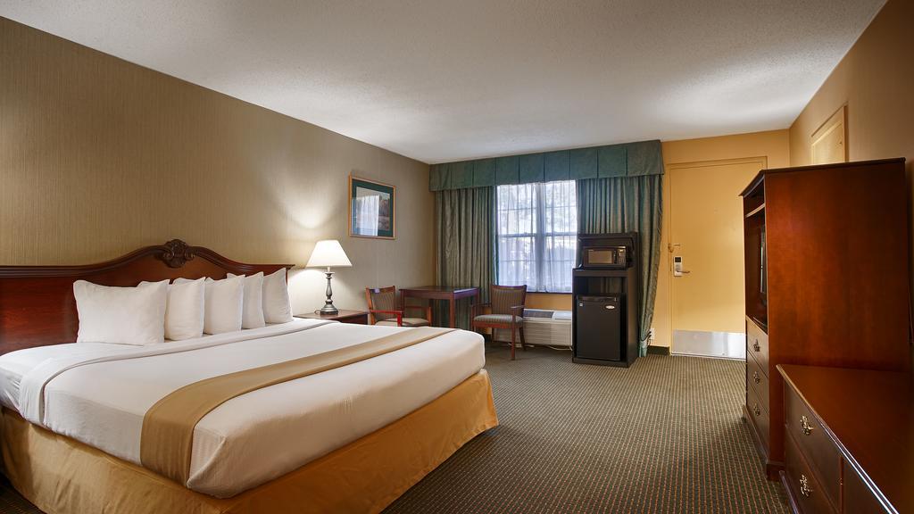 Clarion Inn Falls Church-Arlington Экстерьер фото