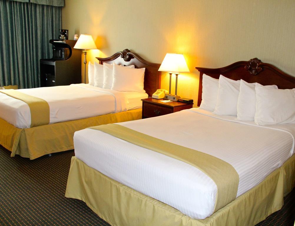 Clarion Inn Falls Church-Arlington Экстерьер фото