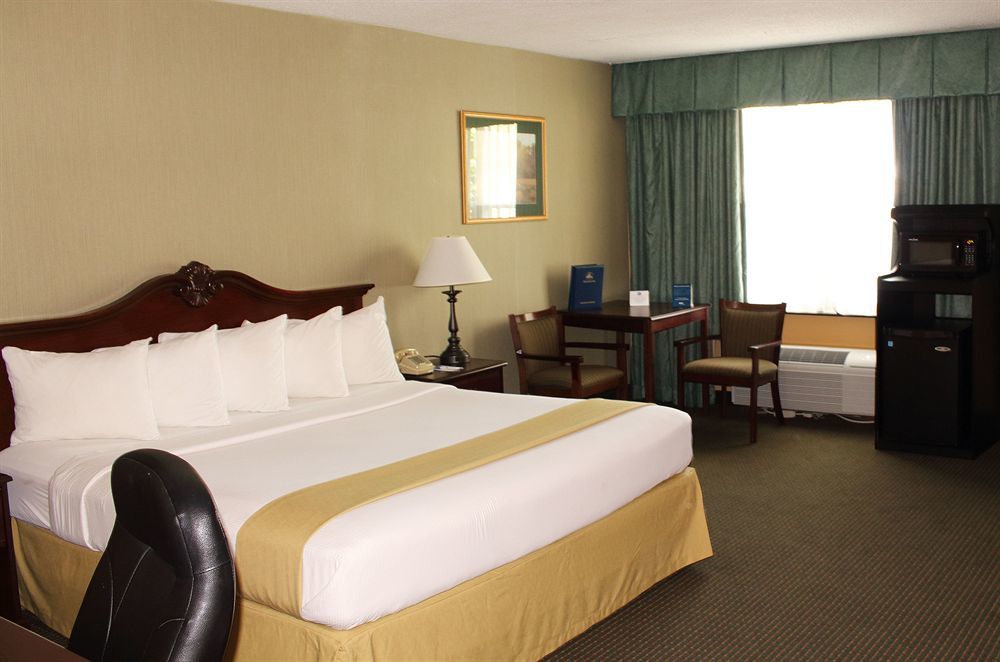 Clarion Inn Falls Church-Arlington Экстерьер фото