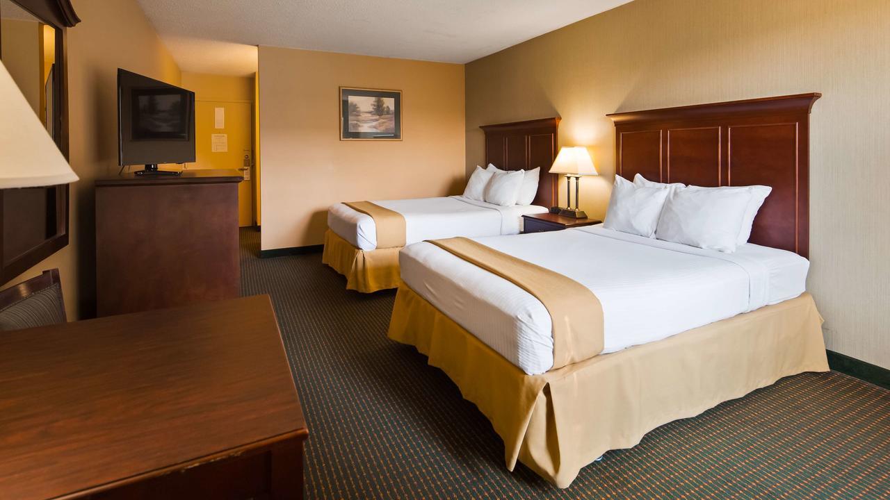 Clarion Inn Falls Church-Arlington Экстерьер фото
