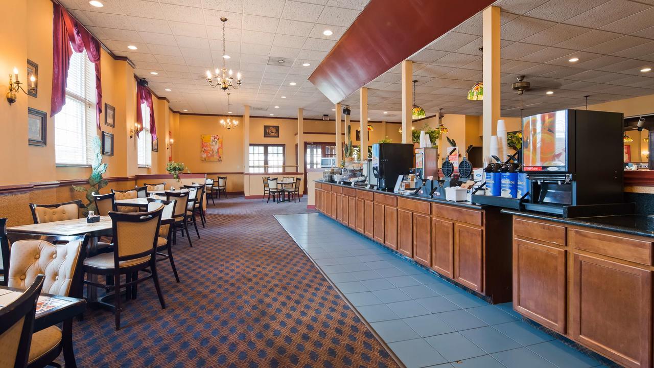 Clarion Inn Falls Church-Arlington Экстерьер фото
