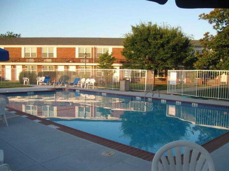 Clarion Inn Falls Church-Arlington Экстерьер фото